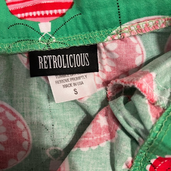 Retrolicious ModCloth Christmas skirt size small - Picture 2 of 3